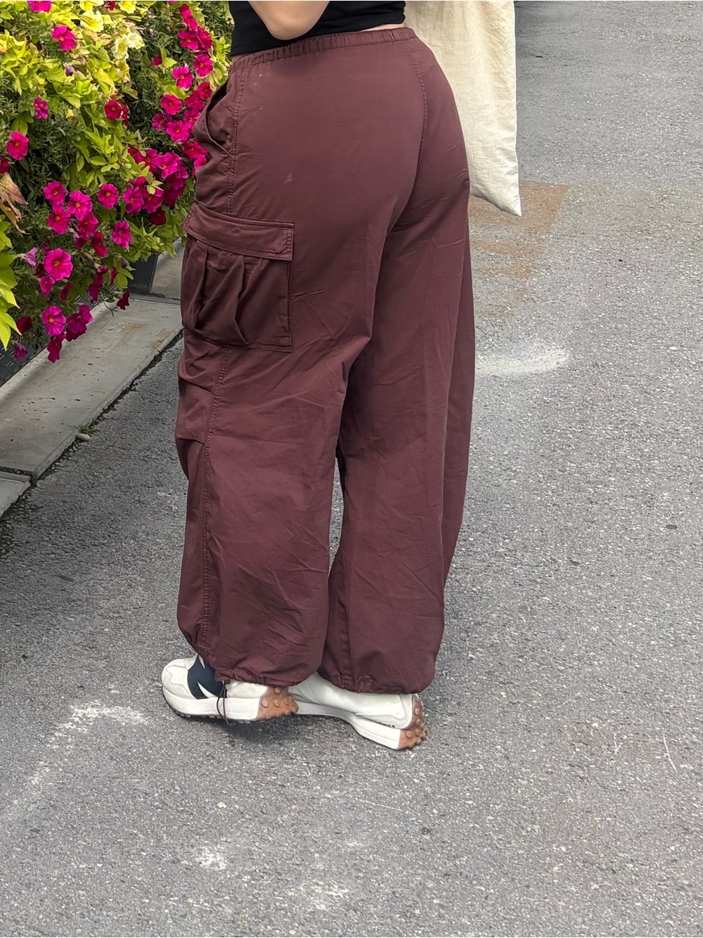Bershka Wide-Leg Cargo Pants in Deep Brown